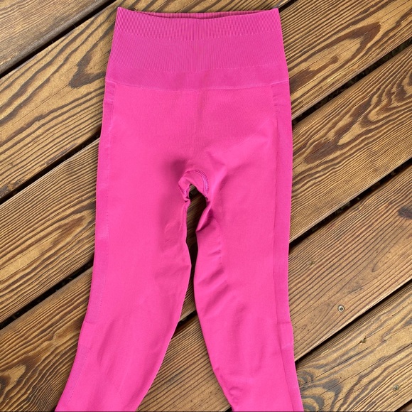 Lululemon Zone In Tight Raspberry 2 XS - Picture 3 of 11